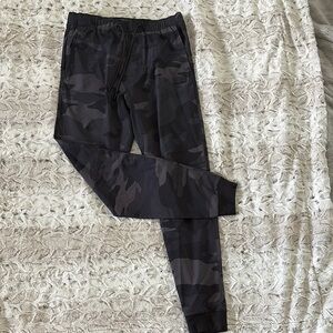 Men's Hollister Black Camouflage Jogger Pants